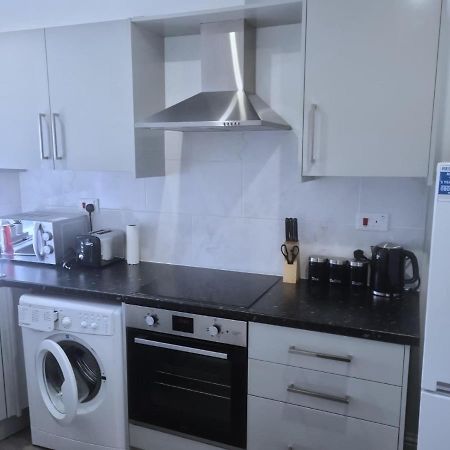 Attractive 2 Bed Apartments Free Wi-Fi And Parking 克罗伊登 外观 照片