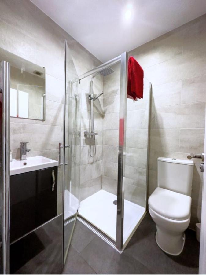 Attractive 2 Bed Apartments Free Wi-Fi And Parking 克罗伊登 外观 照片